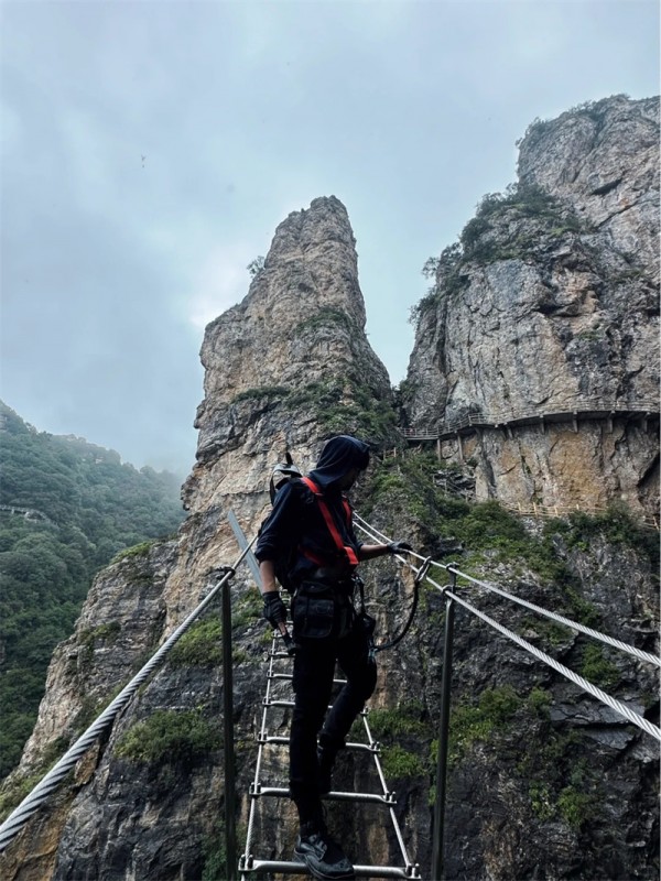 飞拉达攀岩
