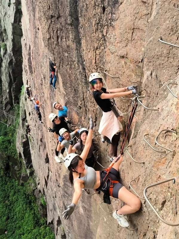 飞拉达攀岩